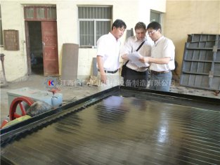 选矿用的岩金矿摇床设备